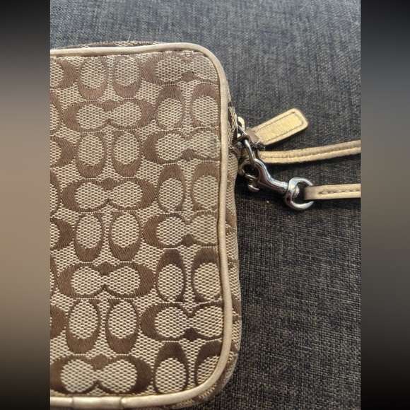 Coach vintage signature wristlet - Picture 2 of 8